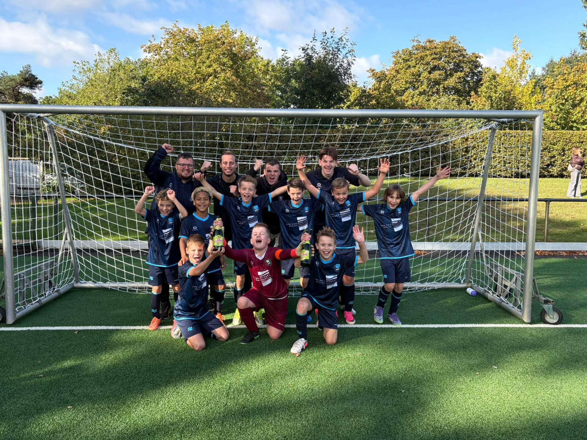 O11-1 Ongeslagen Kampioen! 🏆⚽
